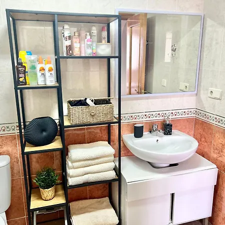 Lovely With A Sunny Terrace טורבייחה