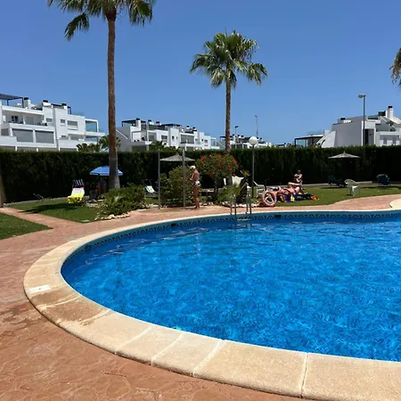 Lovely With A Sunny Terrace דירה